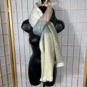 GAP -- Multicolor Gradient Scarf 🧣